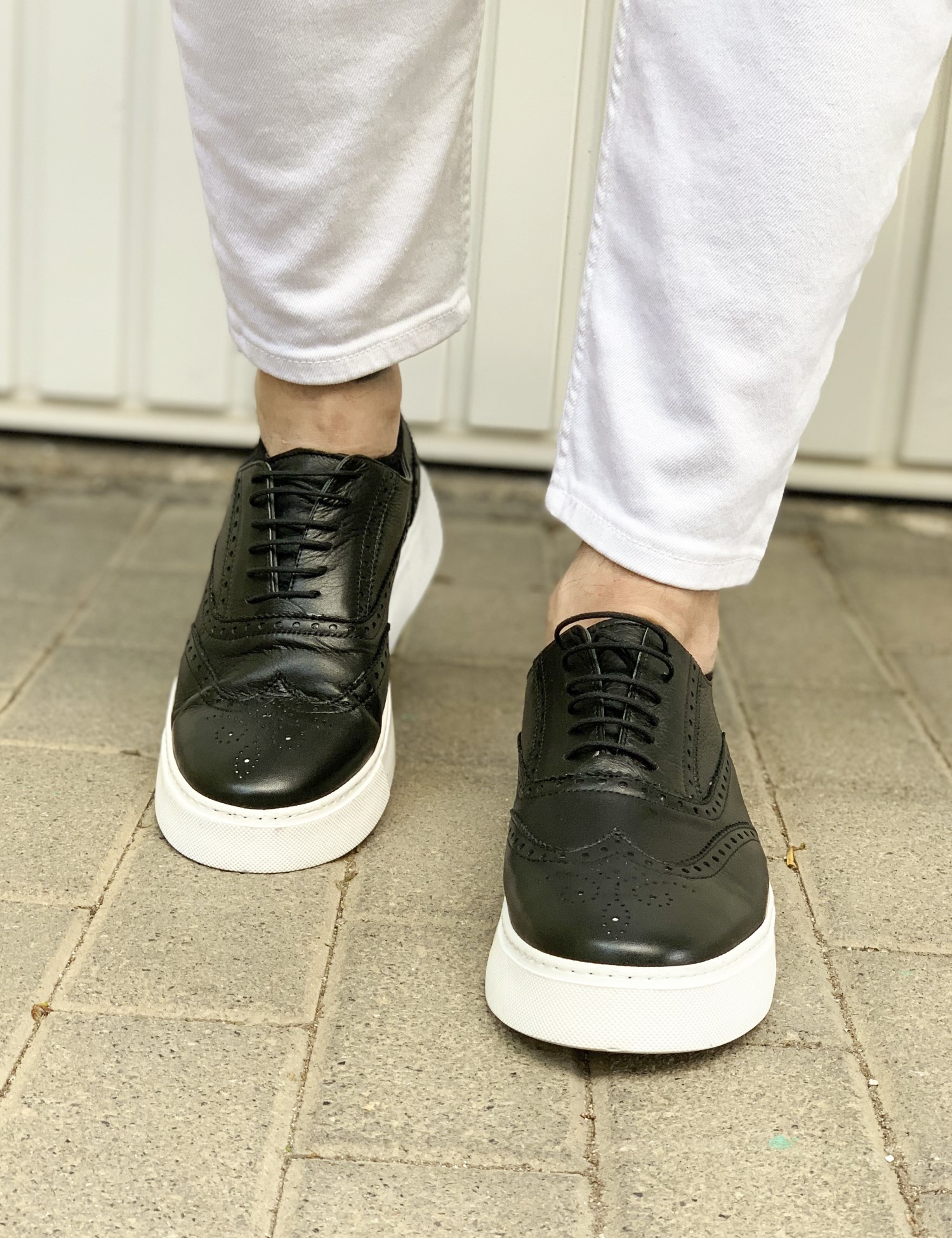 Ανδρικά ασπρόμαυρα δερμάτινα oxford παπούτσια με κορδόνια GBL04Z φωτογραφία